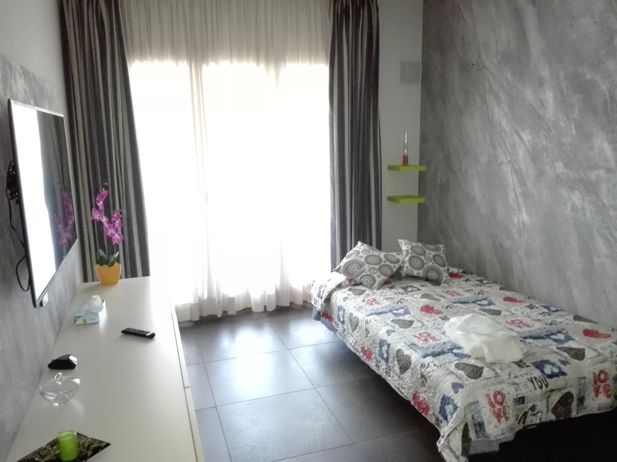 Manu'S Guest Suite Козенца Экстерьер фото
